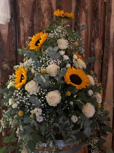 Gesteck aus Sonnenblumen