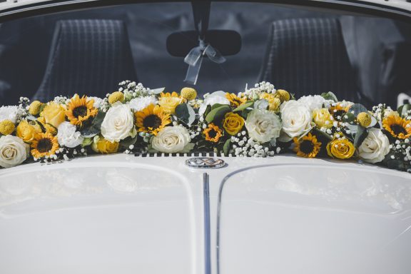 Autoschmuck für Hochzeitsauto  aus Sonnenblumen