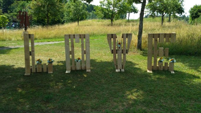 LOVE Schriftzug aus Holz